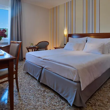 Palace San Pietro Otel